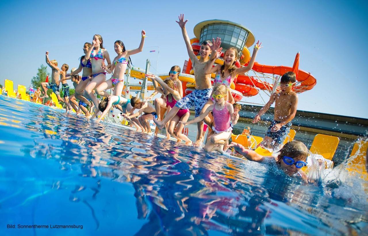 Familien Chalet Mit Direktem Bademantelgang Zur Therme لتزمانسبرغ المظهر الخارجي الصورة